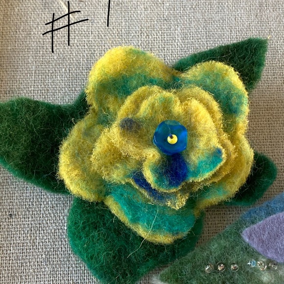 Hand Felted Floral Pins Brooches - Picture 4 of 7